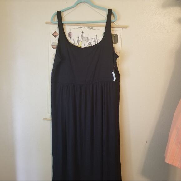 Soft Black Dress with Pockets - Picture 5 of 7